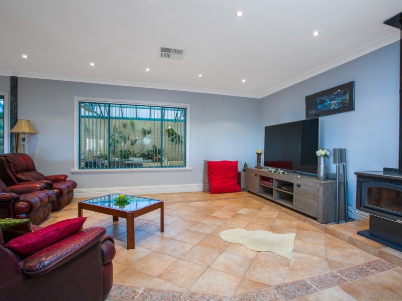 16 Trinity Rise, College Grove WA 6230