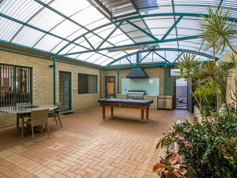 16 Trinity Rise, College Grove WA 6230