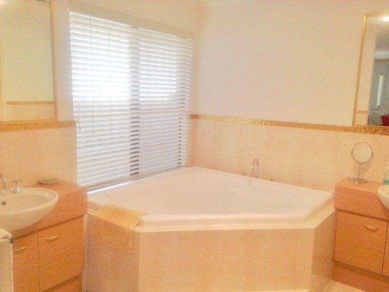 18 Sapphire Road, Dalyellup WA 6230