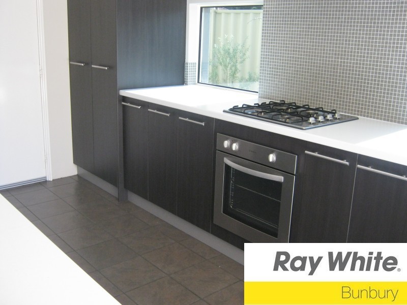 4 Wiroo Loop, Dalyellup WA 6230