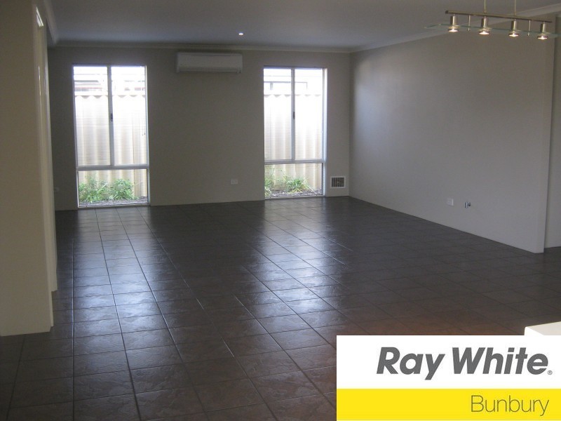 4 Wiroo Loop, Dalyellup WA 6230