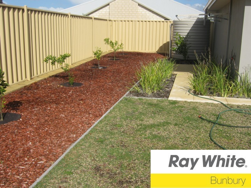 4 Wiroo Loop, Dalyellup WA 6230