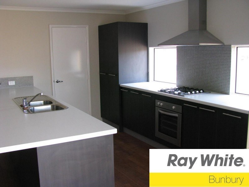 4 Wiroo Loop, Dalyellup WA 6230