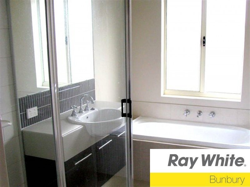 4 Wiroo Loop, Dalyellup WA 6230