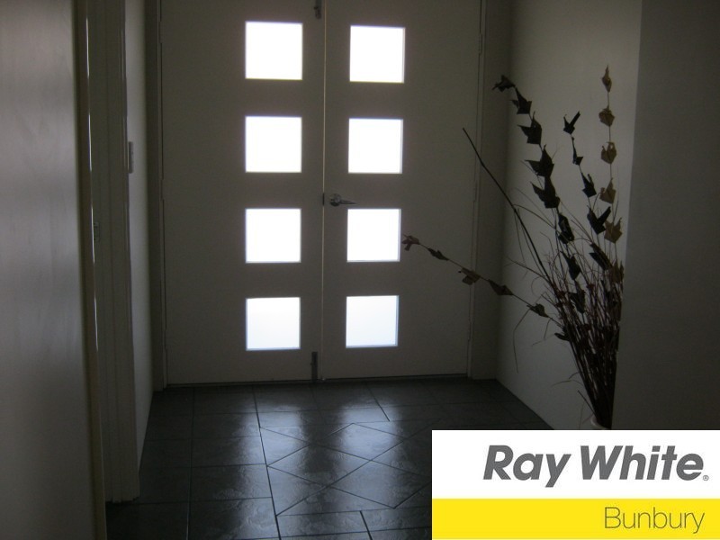 4 Wiroo Loop, Dalyellup WA 6230