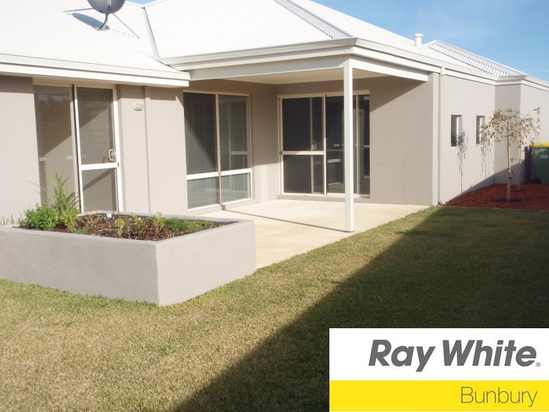 4 Wiroo Loop, Dalyellup WA 6230