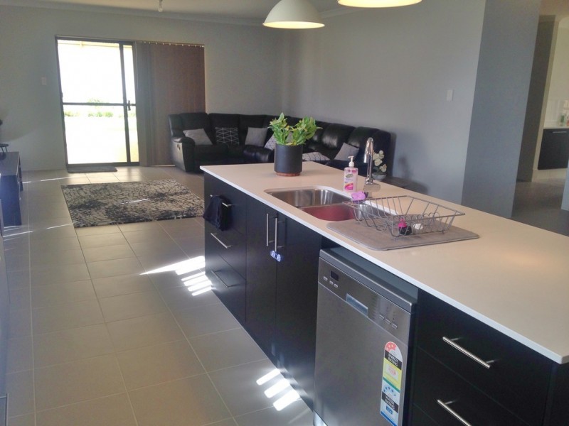 8 Myanore Way, Millbridge WA 6232