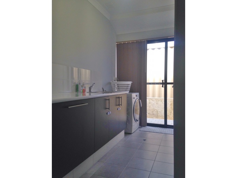 8 Myanore Way, Millbridge WA 6232