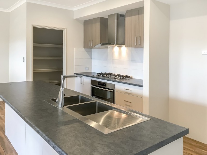 10 Pluto Drive, Australind WA 6233