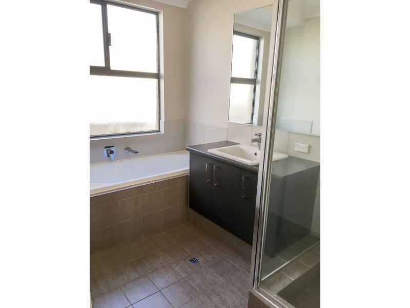 10 Pluto Drive, Australind WA 6233