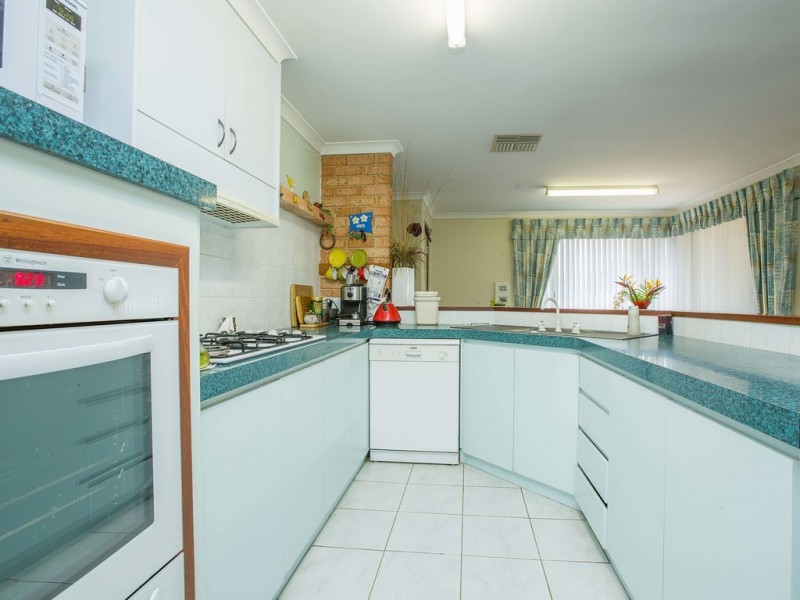 10 Hibiscus Court, Eaton WA 6232