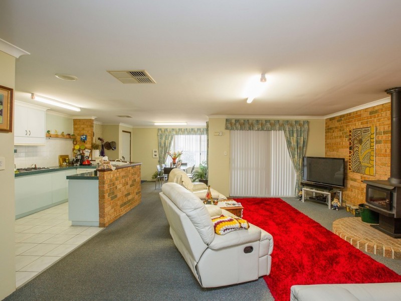 10 Hibiscus Court, Eaton WA 6232