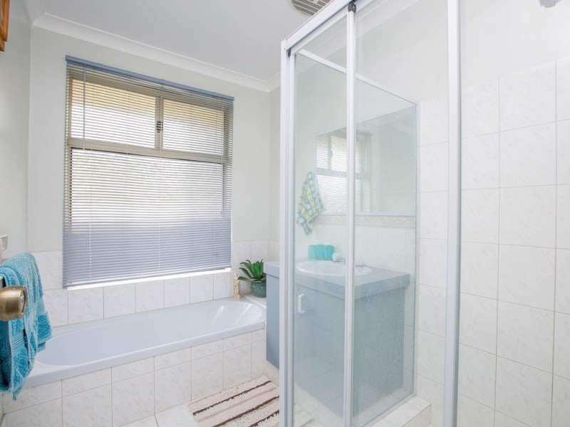 10 Hibiscus Court, Eaton WA 6232