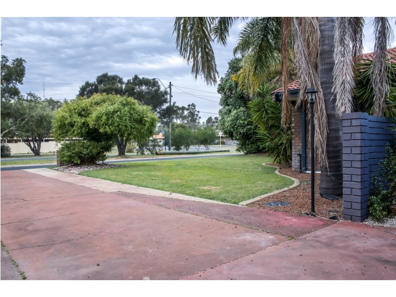 268 Ocean Drive, Withers WA 6230