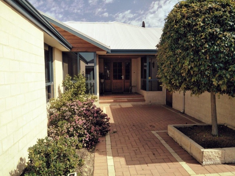 12 Birkdale Place, Pelican Point WA 6230