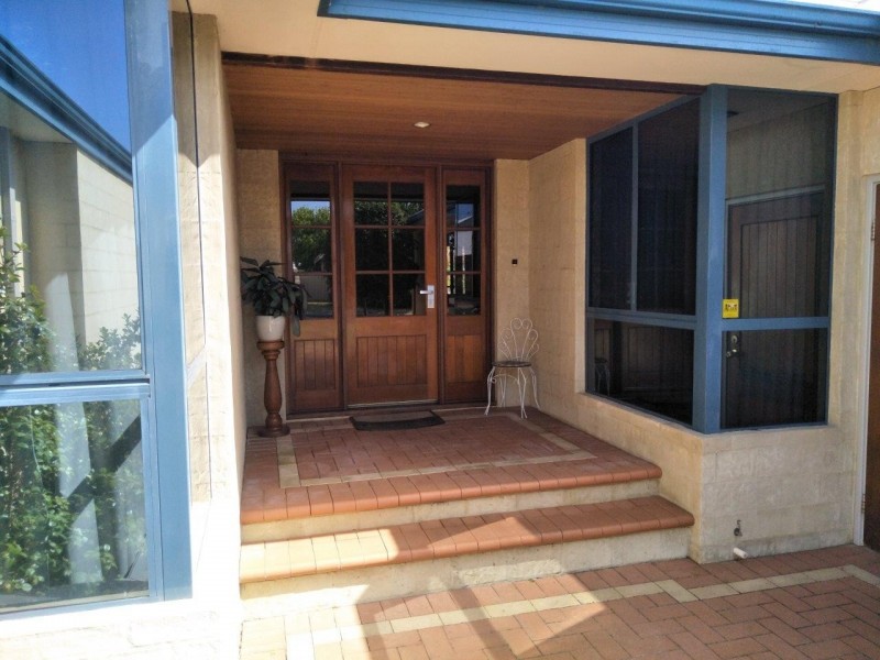 12 Birkdale Place, Pelican Point WA 6230