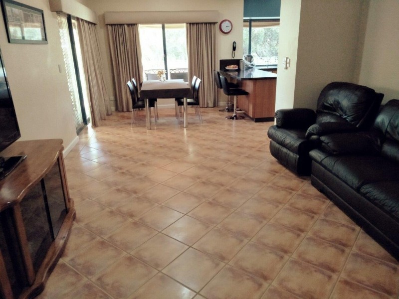 12 Birkdale Place, Pelican Point WA 6230