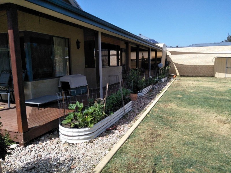 12 Birkdale Place, Pelican Point WA 6230