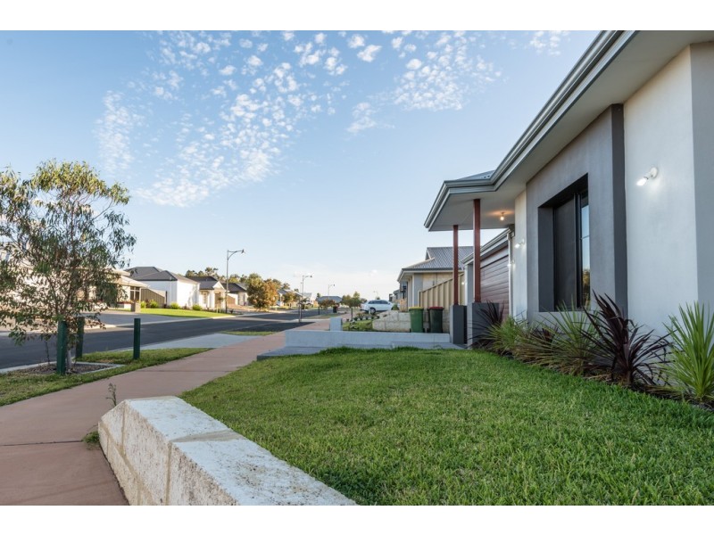 15 Kanalla Avenue, Millbridge WA 6232