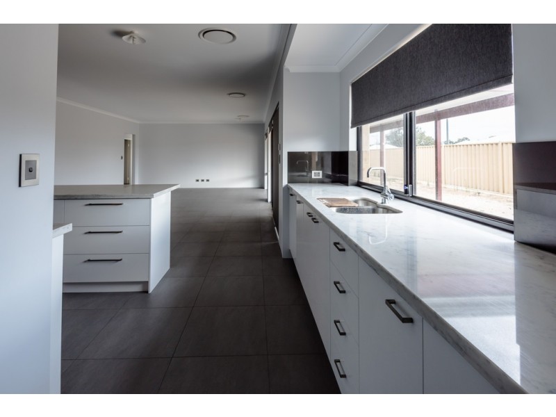 15 Kanalla Avenue, Millbridge WA 6232