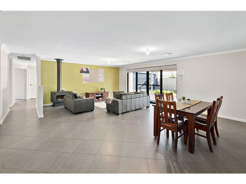 14 Apsley Circle, Millbridge WA 6232