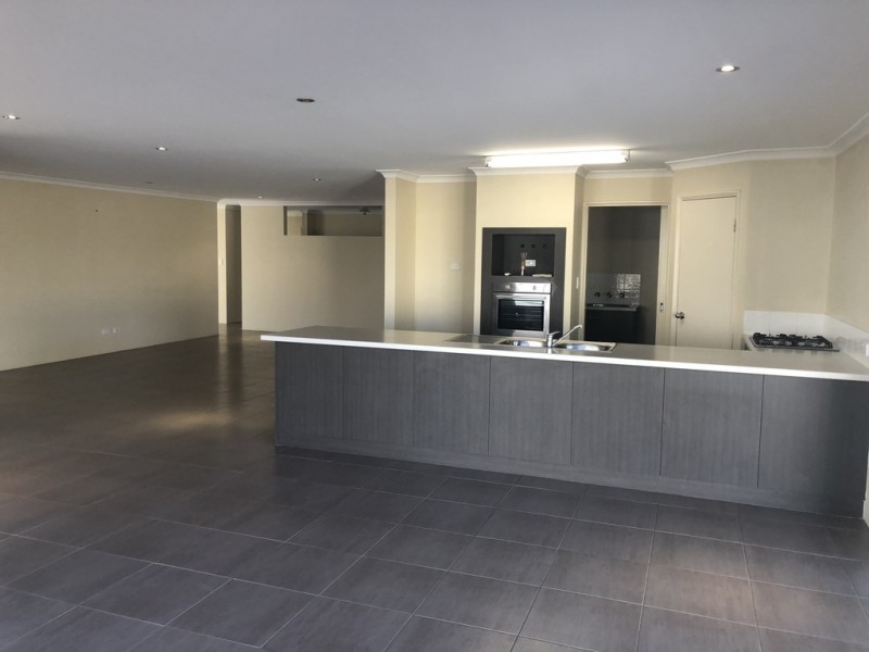 2 Binar Way, Dalyellup WA 6230