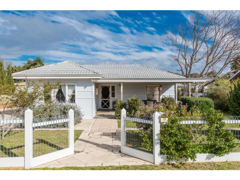 11 Hillcrest Avenue, South Bunbury WA 6230