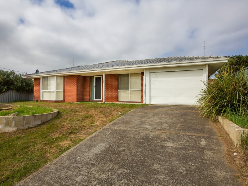 17 Crampton Avenue, Usher WA 6230