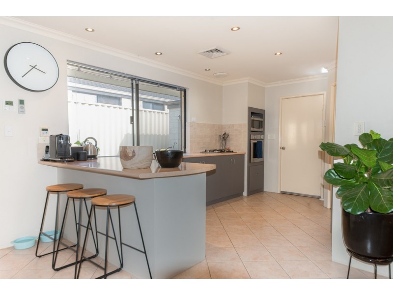 8 Possum Way, College Grove WA 6230