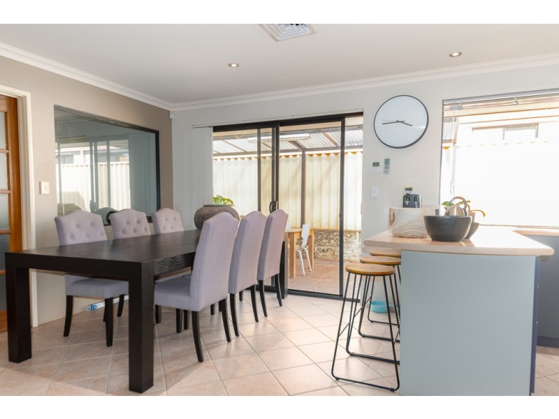 8 Possum Way, College Grove WA 6230