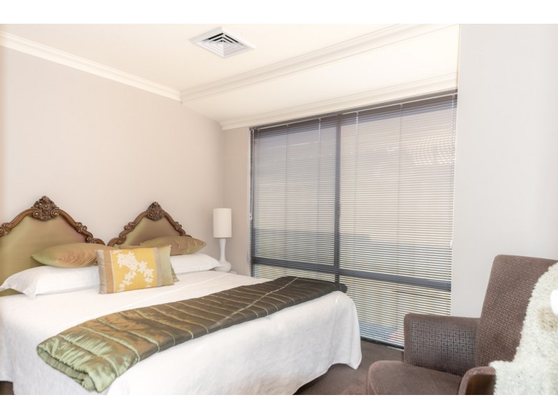 8 Possum Way, College Grove WA 6230