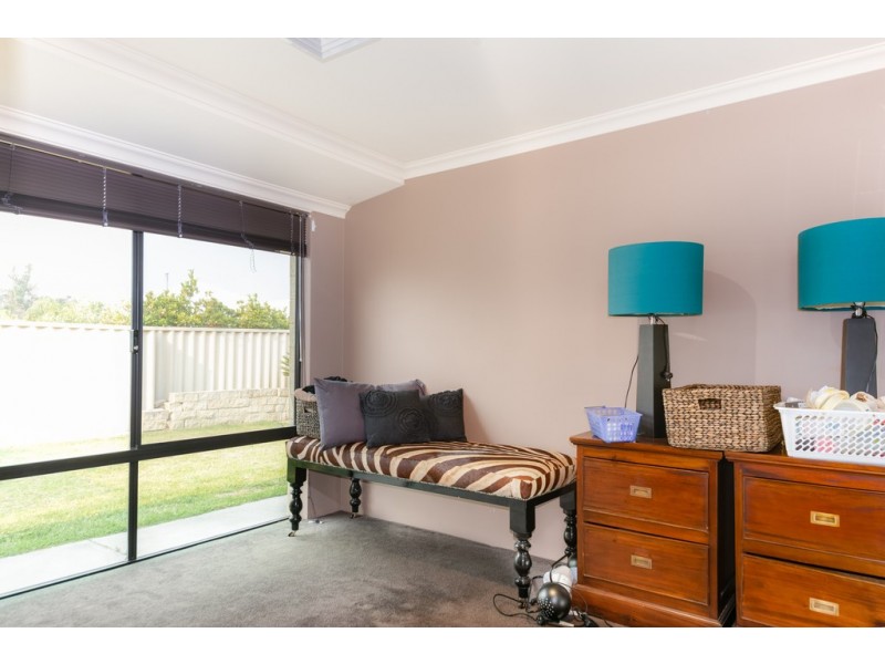 8 Possum Way, College Grove WA 6230