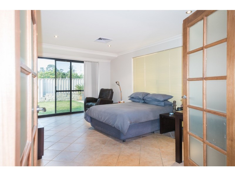 8 Possum Way, College Grove WA 6230