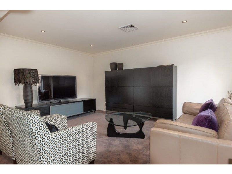 8 Possum Way, College Grove WA 6230