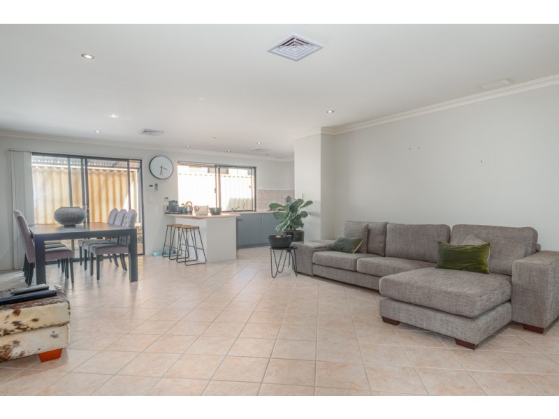 8 Possum Way, College Grove WA 6230