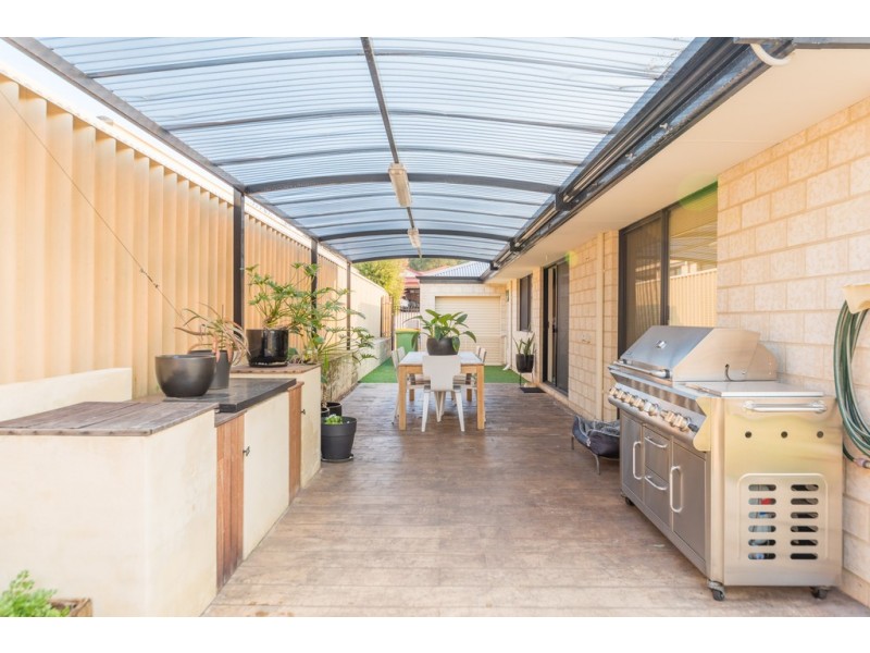 8 Possum Way, College Grove WA 6230