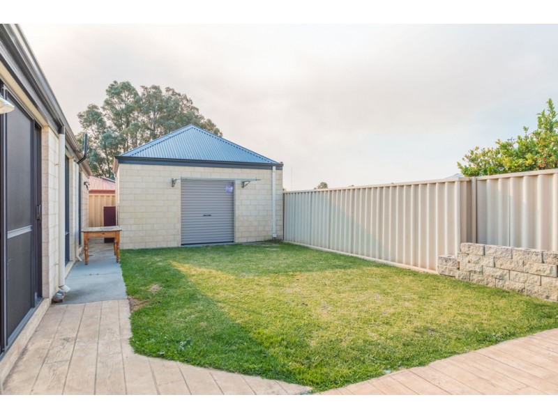 8 Possum Way, College Grove WA 6230