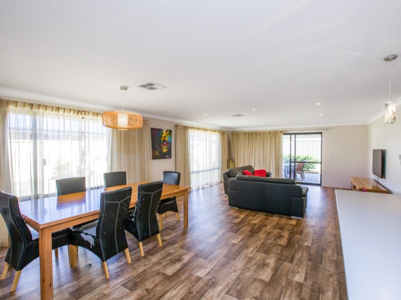 16 Abercrombie Way, Millbridge WA 6232