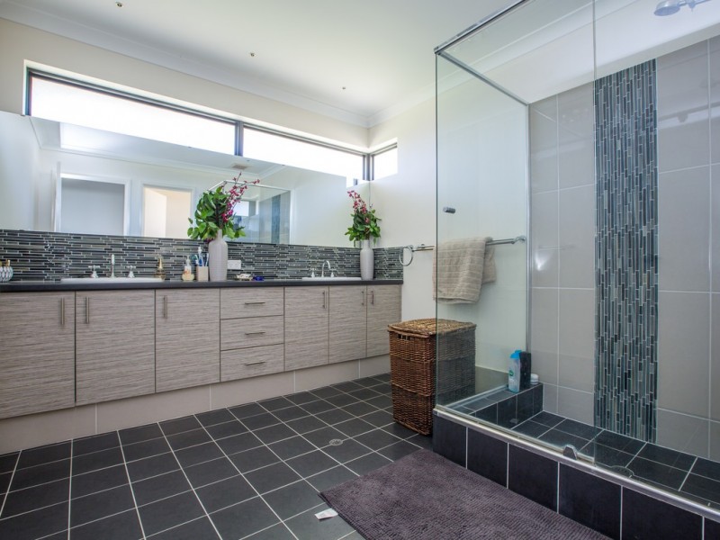 16 Abercrombie Way, Millbridge WA 6232