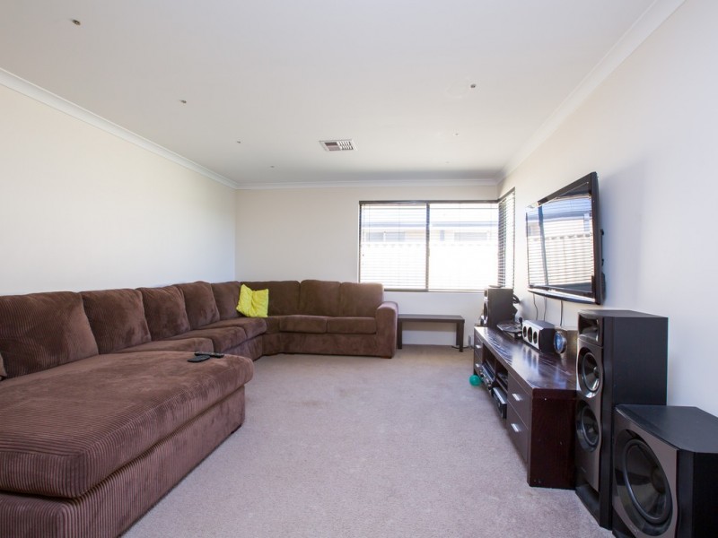 16 Abercrombie Way, Millbridge WA 6232