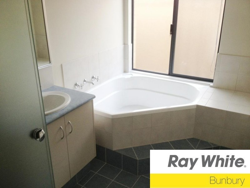 18 Blaxland Road, Dalyellup WA 6230