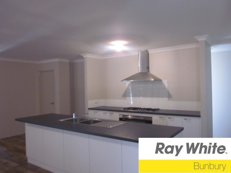 24 Carlingford Court, Australind WA 6233