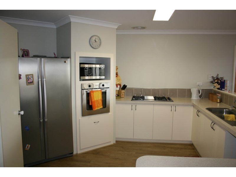 3 Onyx Brace, Australind WA 6233