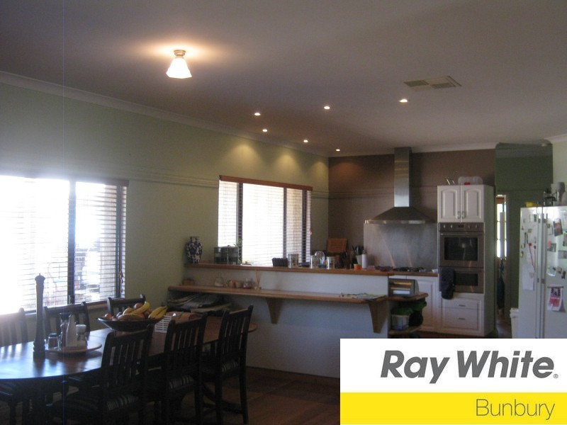 16 Tahlia Court, Leschenault WA 6233