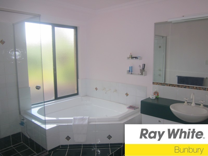 12 Page Retreat, Boyanup WA 6237