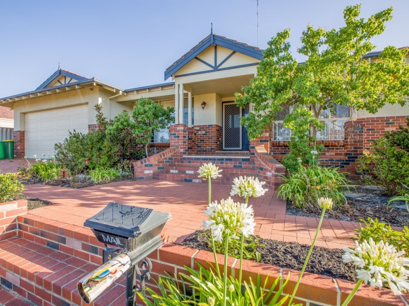 12 Magdalen Place, College Grove WA 6230