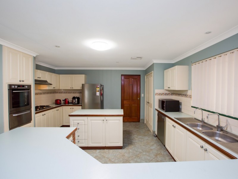 12 Magdalen Place, College Grove WA 6230