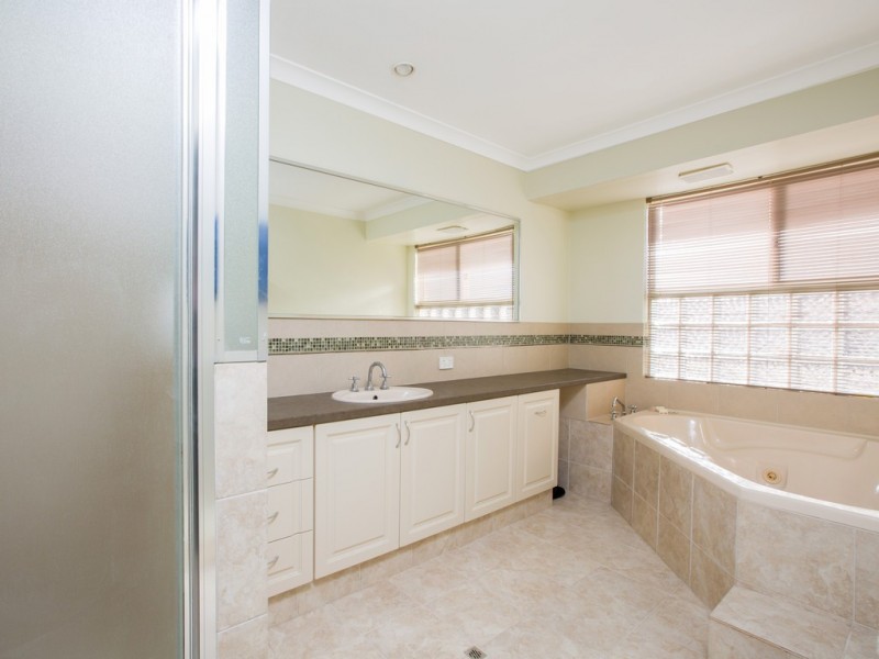 12 Magdalen Place, College Grove WA 6230