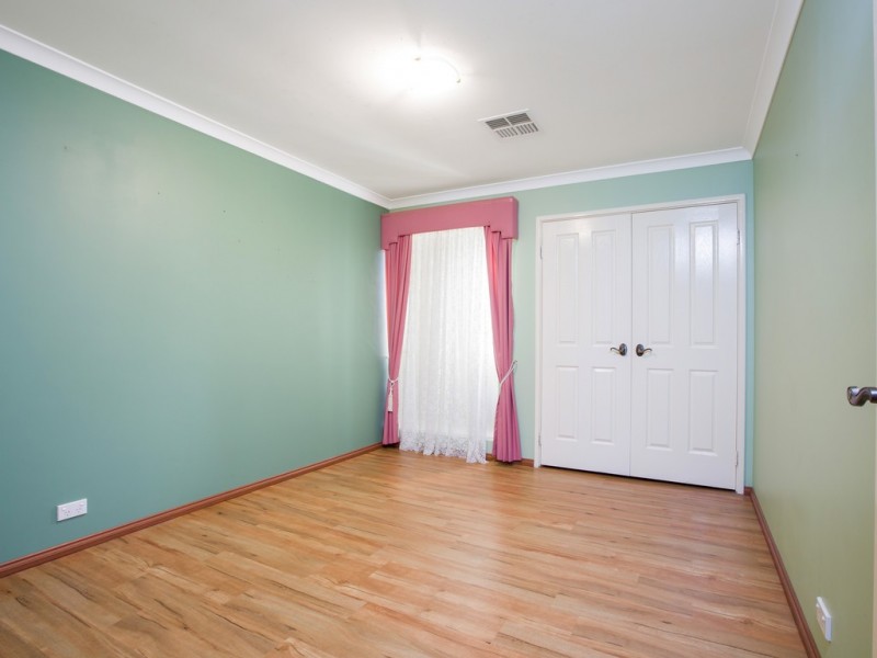 12 Magdalen Place, College Grove WA 6230