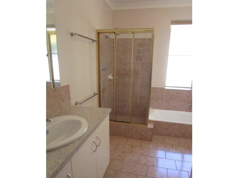 4 Alexandrina Place, Australind WA 6233
